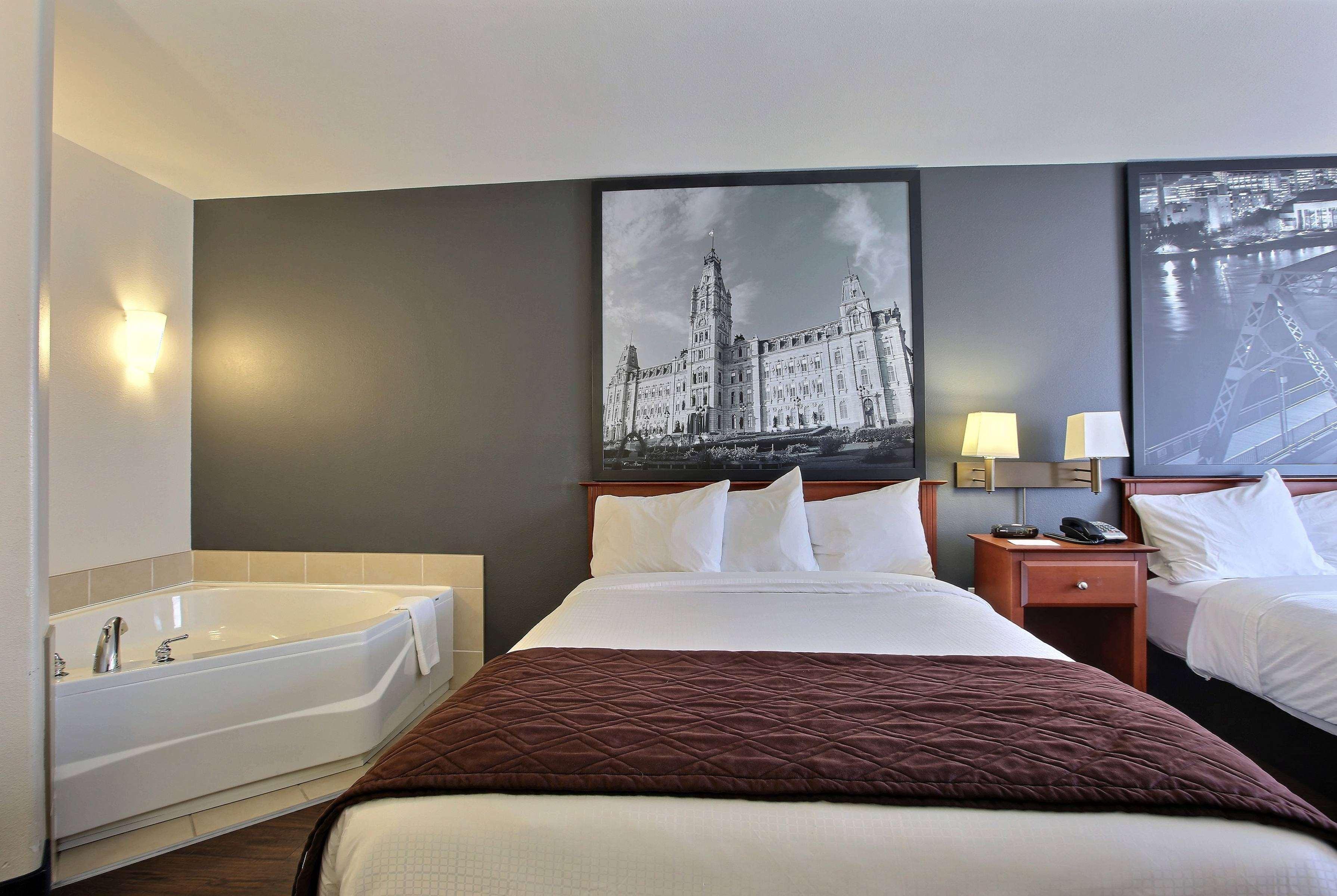 Super 8 By Wyndham Trois-Rivieres Hotel Exterior photo