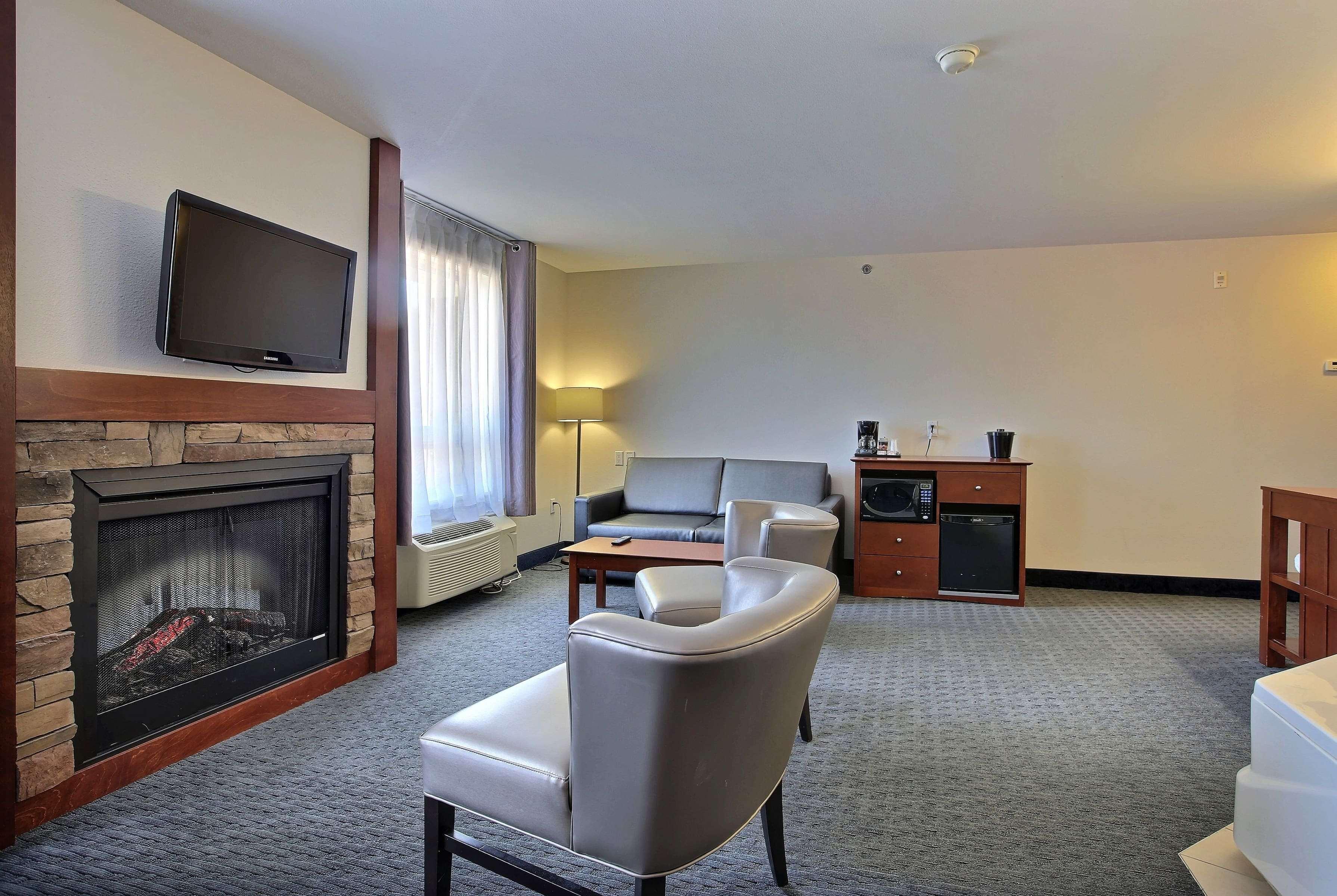 Super 8 By Wyndham Trois-Rivieres Hotel Exterior photo