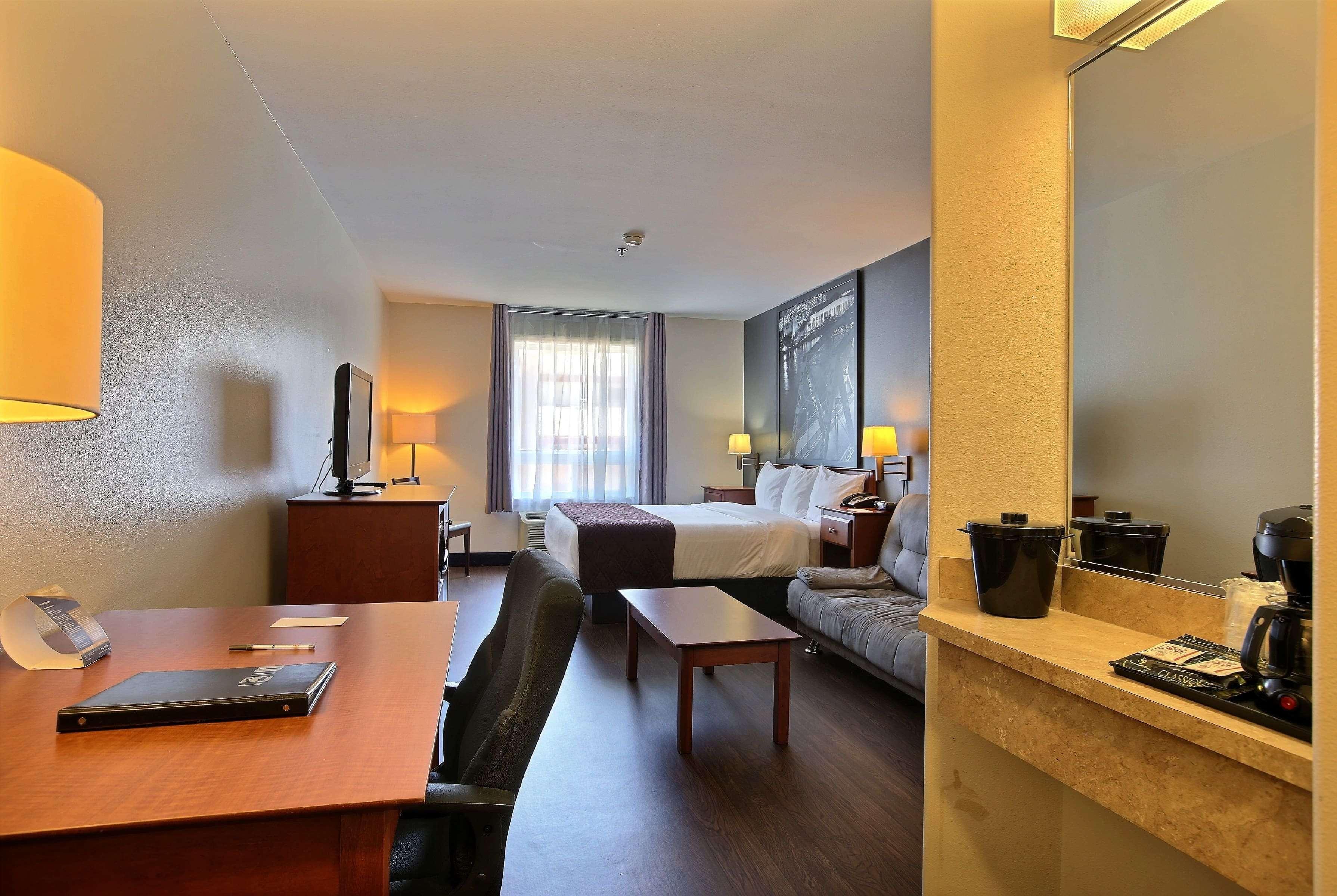 Super 8 By Wyndham Trois-Rivieres Hotel Exterior photo
