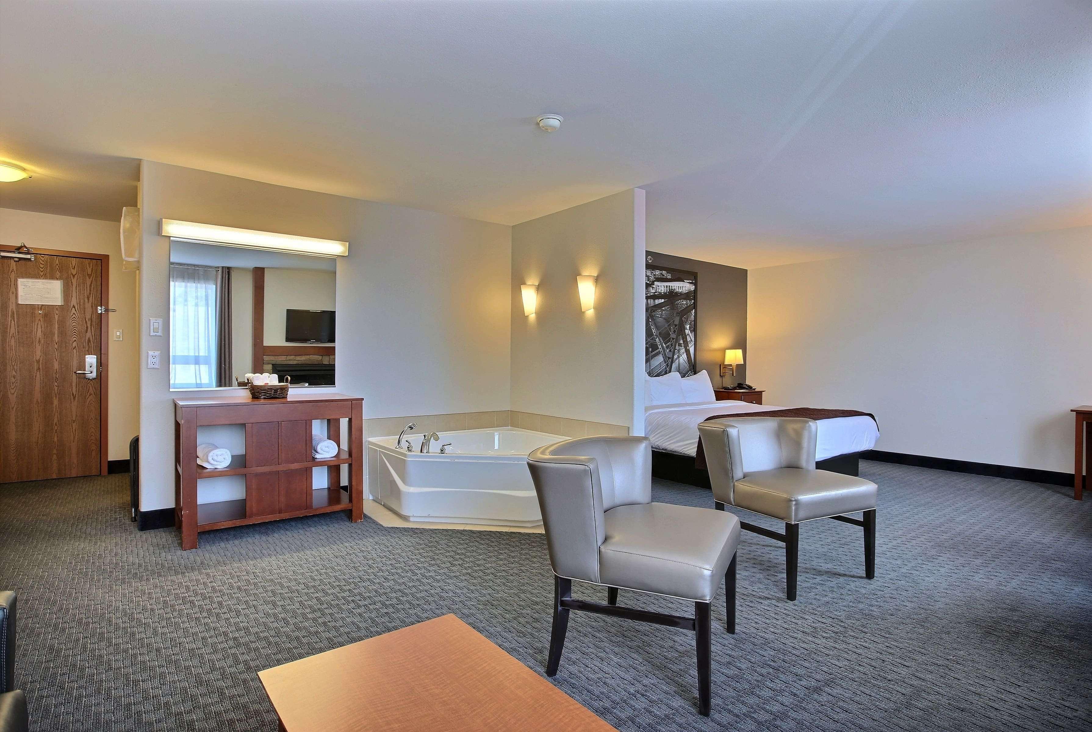 Super 8 By Wyndham Trois-Rivieres Hotel Exterior photo