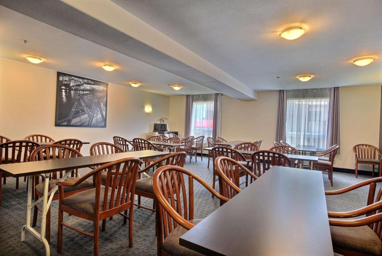 Super 8 By Wyndham Trois-Rivieres Hotel Exterior photo