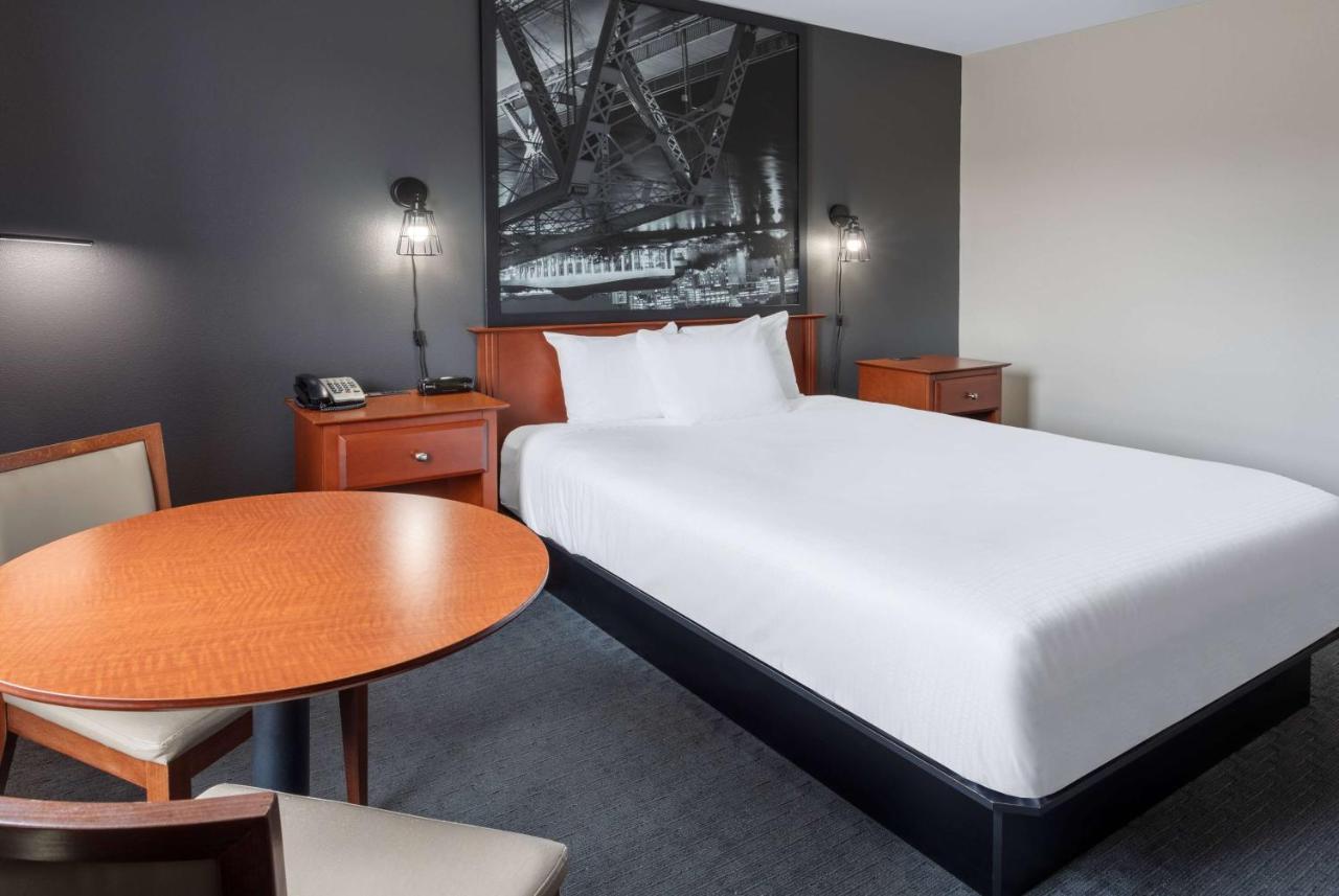 Super 8 By Wyndham Trois-Rivieres Hotel Exterior photo