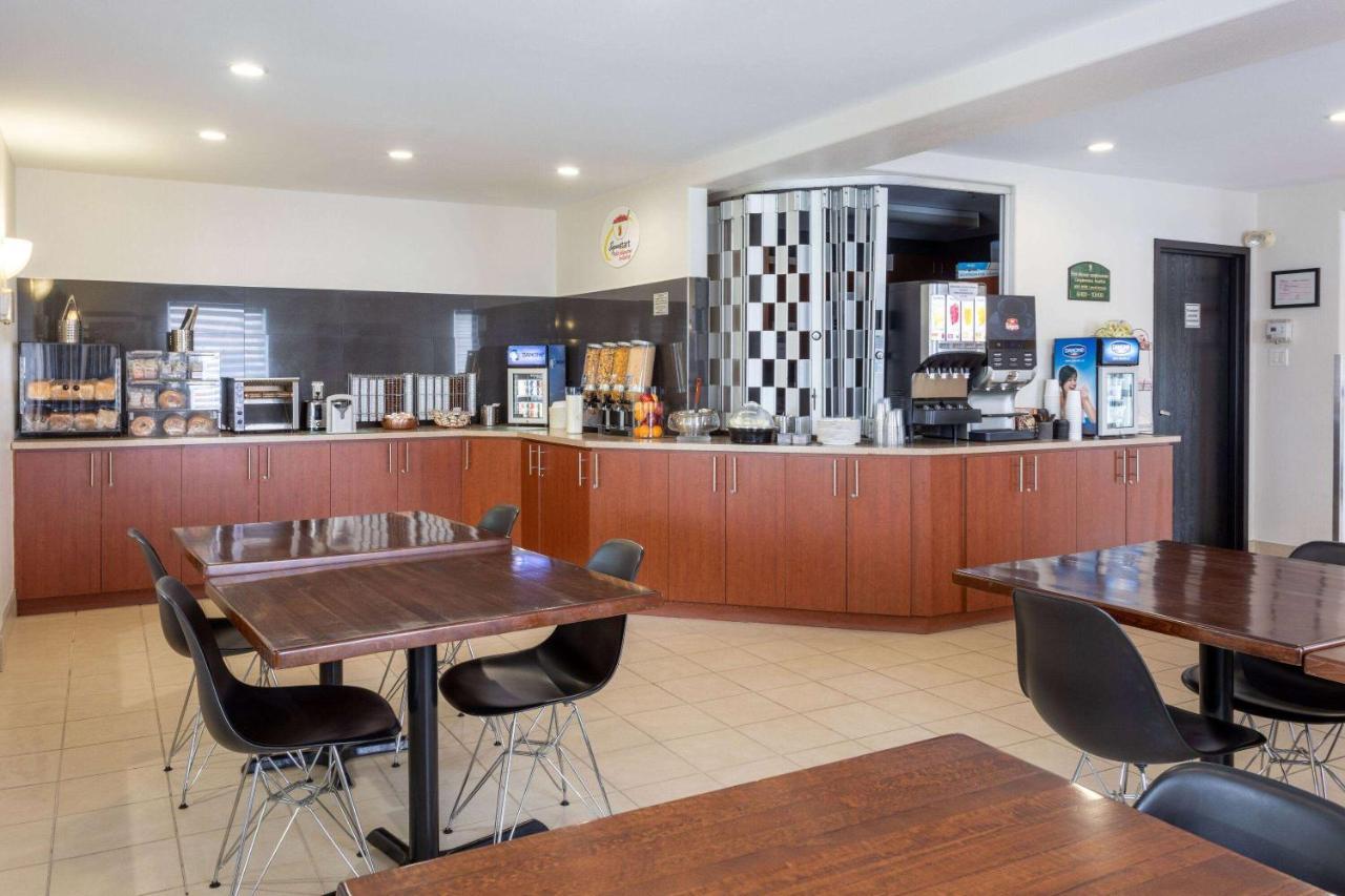 Super 8 By Wyndham Trois-Rivieres Hotel Exterior photo