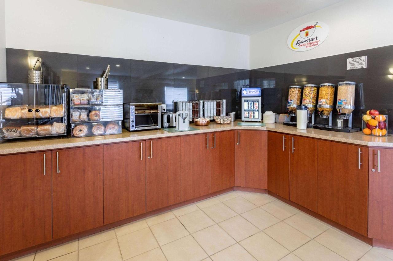 Super 8 By Wyndham Trois-Rivieres Hotel Exterior photo