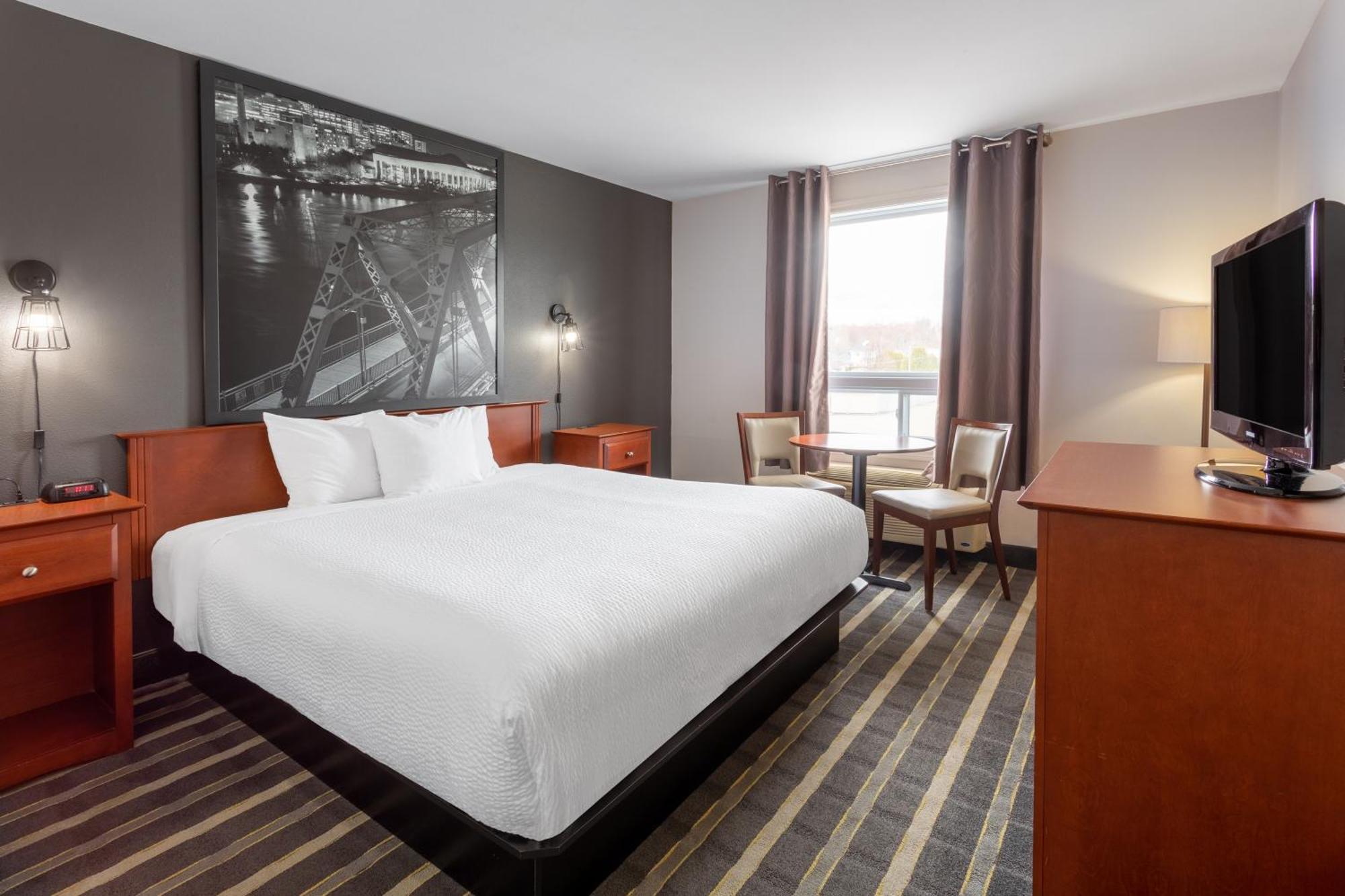 Super 8 By Wyndham Trois-Rivieres Hotel Exterior photo